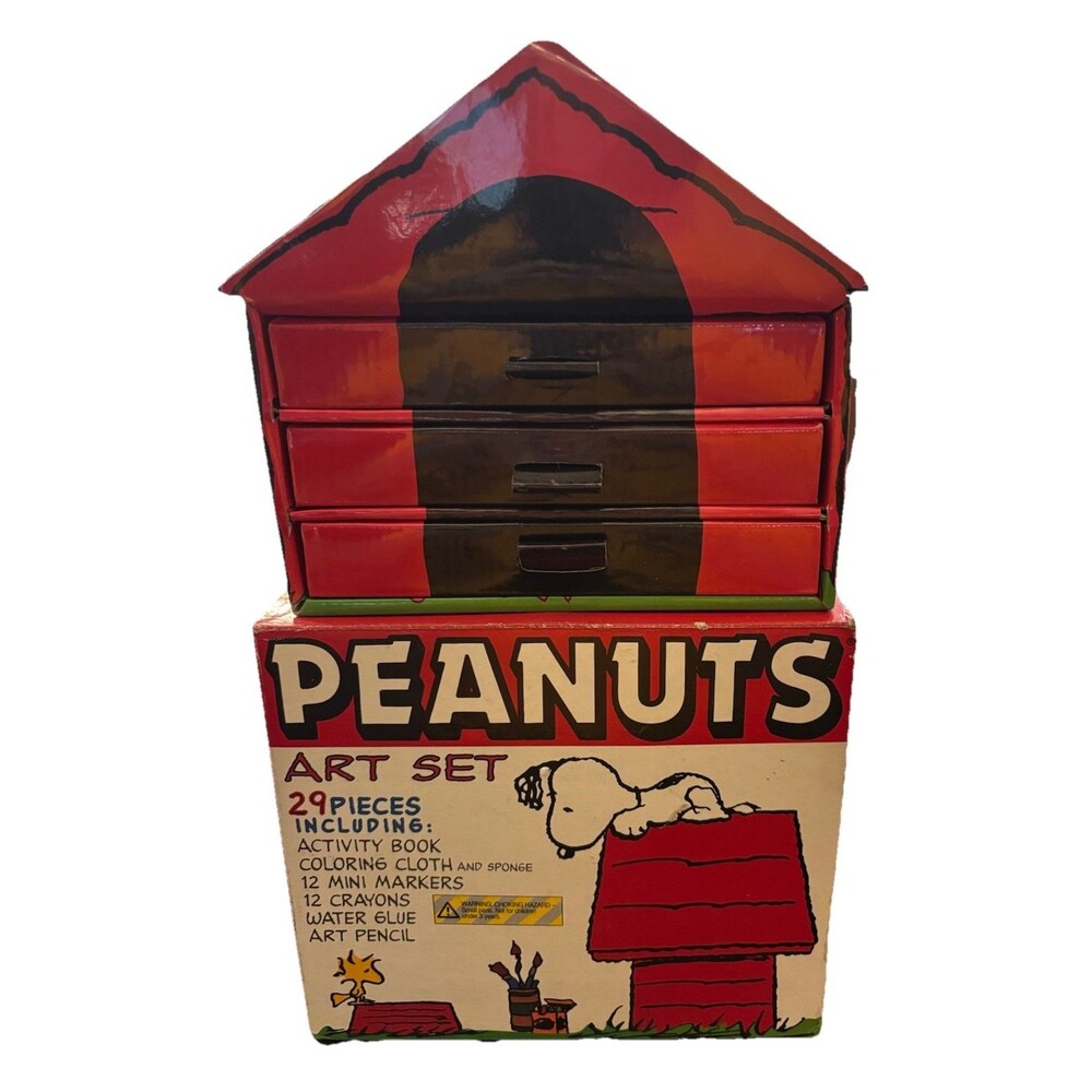 Vintage Peanuts Art Set 29 Pieces Snoopy Dog House Box Charlie Brown Peanuts